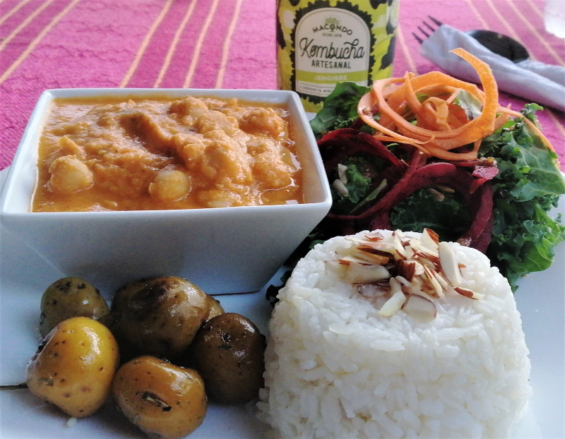 Food a delicious and nutritious 'menu' or set vegan lunch from Duni in Minca.