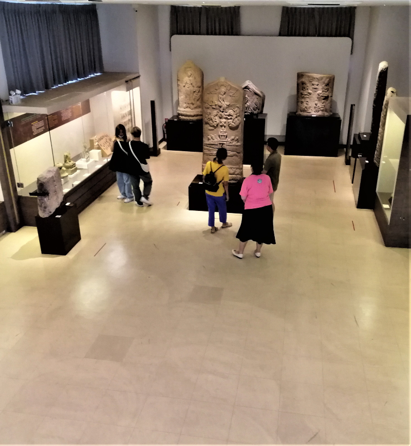 Topographical view of the boundary stones on the ground floor and lots of of beautifully vacant open space. In post: Visiting The Khon Kaen National Museum.